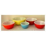 Set of 5 Vintage Pyrex Mixing Bowls in Multicolor