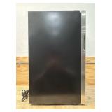 Ivation Beverage Refrigerator And Cooler (doesn t seal fully)