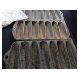 VINTAGE CAST-IRON CORNBREAD PLUS