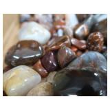 FLAT OF AGATES / POLISHED ROCKS