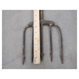 VINTAGE FISHING SPEAR