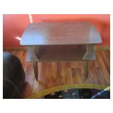 Vintage 2-tier end table approx 27x...