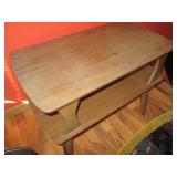 Vintage 2-tier end table approx 27x...