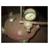 Pressure paint tank with lid as sho...