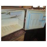 Vintage Frigidaire fridgette...