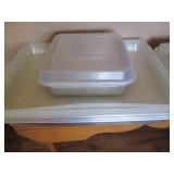 Assorted size metal bakeware pans w...