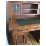 Beautifully crafted 2pc wood desk w...