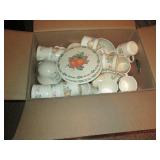 Vintage Corningware and Corelle dis...