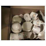 Vintage Corningware and Corelle dis...