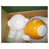 4pc Pyrex glass mixing bowl set...