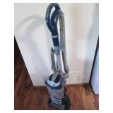 Shark Lift-Away Deluxe vacuum clean...