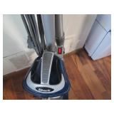 Shark Lift-Away Deluxe vacuum clean...