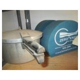 Lot of treasures including kitchen,...