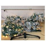 Costway CM22870US 7.5Ft Pre-Lit Premium Snow Flocked Hinged Artificial Christmas Tree w/550 Lights