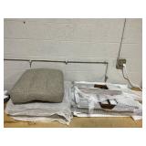 Modern Accent Chair with Rubber Wood Armrests and Legs for Living Room