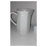 Hazel Atlas Nesting Hen (2) and Pitchers.