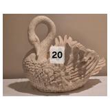 Large Textured Plastic Swan Sculpture Ð White Decorative Art Piece