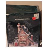 Dickens Keepsake Porcelain Lighted Post Office w/ Box