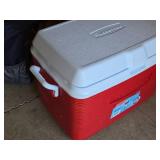 Rubbermaid 48-Quart Chest Cooler 21" x 14" x 16"