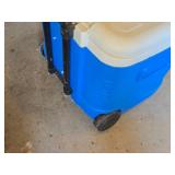 Igloo Ice Cube Ultra Roller Rolling Chest Cooler 19" x 18" x 20"