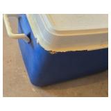 Chest Cooler 21" x 13" x 16"