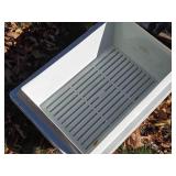 Lift-Away Litter Box