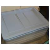 Lot of (5) Rubbermaid Plastic Storage Bins with Lids 23" x 16" x 6"