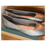 Clarks® Ladies Book Pump Size 9W