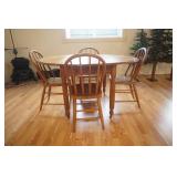 Vintage/Antique Round Wooden Table with Drop Down Leaf