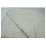 Comforter Quilt. 70"x88"