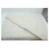 Comforter Quilt. 70"x88"
