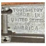 FR - Set of 5 Tootsietoy Diecast Ship Models