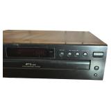FR - JVC 5-Disc CD Player Changer Model: XL-F152BK