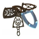 FR - Set of 5 Vintage Cast Iron Trivets with Decorative Designs