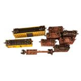 FR - Set of 9 Vintage HO Scale Train Cars including Cars with Loads