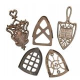 FR - Set of 5 Vintage Cast Iron Trivets Assorted Designs
