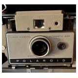 FR - Vintage Polaroid Land Camera Automatic 230 with Flash and Case