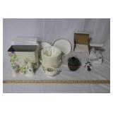 Porcelain Collectibles and Decor Assortment Including Snowbunni Figurine