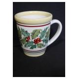 Set of 4 Longaberger Holly Holiday Mugs with Matching Lids
