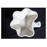 Longaberger Pottery Lot: 2 Lidded Casserole Dishes and Leaf-Shaped Bowl