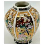 Mino Dynasty Japanese Porcelain Vase and Lidded Ginger Jar Set with Gold Bird Motif