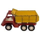 UL - Lot of 4 Vintage Die-Cast Trucks and 1932 Montgomery Ward Bank Car