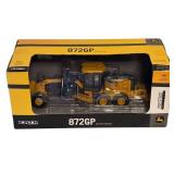 UL - John Deere 872GP Motor Grader 1/50 Die-Cast Replica by Ertl Prestige Collection