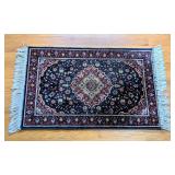 BR - Small Wool Accent Rug with Traditional Floral Pattern
