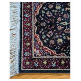 BR - Small Wool Accent Rug with Traditional Floral Pattern