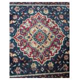 BR - Small Wool Accent Rug with Traditional Floral Pattern