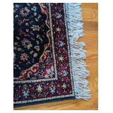 BR - Small Wool Accent Rug with Traditional Floral Pattern