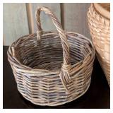 ML - Set of 5 Woven Baskets with Handles and Varied Designs
