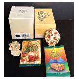 K - Harmony Kingdom Frog Lapel Pin & Lord Byron