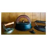 FR - Set of 3 Antique Cast Iron Irons and Trivet